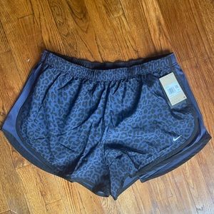 Nike Dri-FIT One
Women's High-Waisted 3" Brief-Lined Shorts (Plus Size)